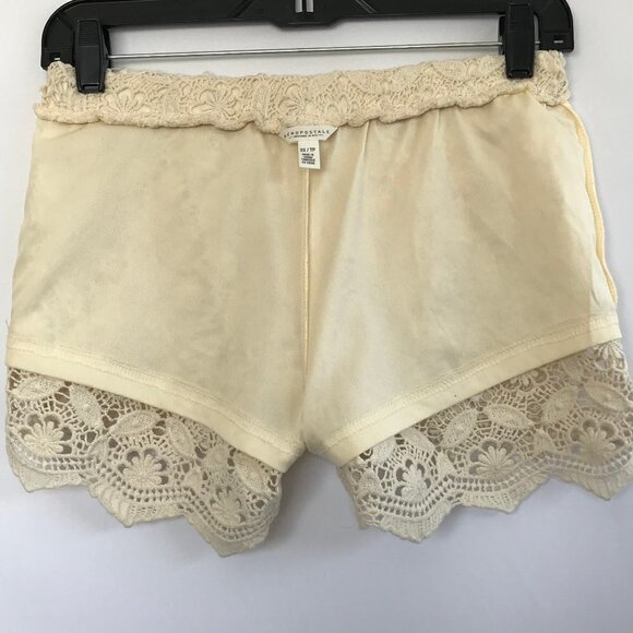 Aeropostale Cream Lace Shorts - Picture 4 of 8